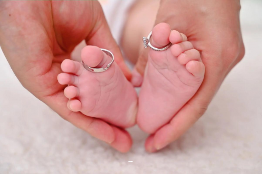 瑞安怀孕妊娠线不明显